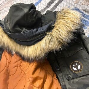 Stylish Olive Green Parka with Faux Fur Trim